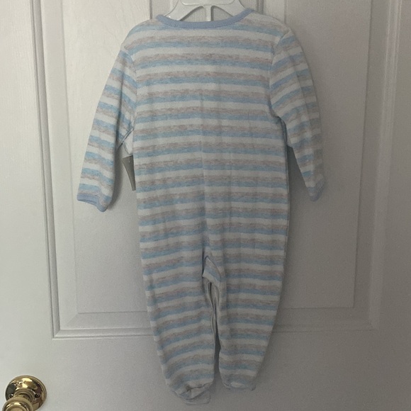 NWT 3 Piece Sleeper, Onesie and Bib size 6-9 Month - Picture 6 of 9
